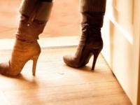 うわぁ……（ドン引き）デートで彼女に履いてきてほしくない靴6つ