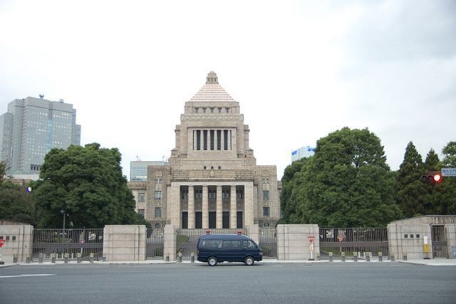 国会ってやじを飛ばしたり寝たりしてばっかだけど何してんの?