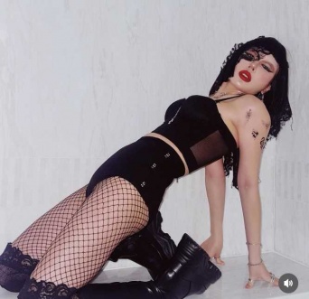 Instagram:仲里依紗(@riisa1018naka)より