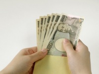 そんな使い方が！　今までで一番有意義だったボーナスの使い道【男性の本音】