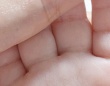 赤ちゃんの〝文字〟すぎる手相に14万人驚嘆　クッキリ浮かぶ一音に「将来有望」「天下取りますよ！」