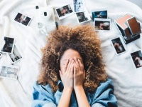 人は写真の中にうつっている写真の人物に対して現実感が乏しくなり、普通ならできる配慮ができなくなる