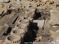 忘れ去られていた「太陽の神殿」がエジプト王の神殿の下から発見か