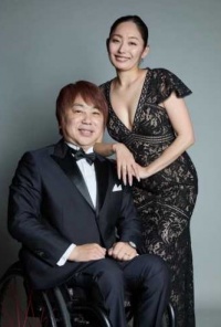 安藤美姫、美谷間くっきり…エレガントなドレス姿に称賛の声「美人だよ