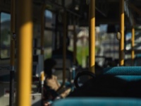 遅延のせいでピリピリする路線バスに響く「無線連絡」　他のバスからの報告に車内の空気が一変し...
