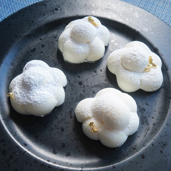 空に浮かぶ白い雲をおいしいお菓子に。雲みたいなパンナコッタの作り方【ネトメシ】