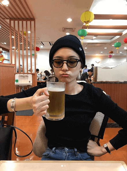 川口春奈 豪快にビールジョッキを持つ姿に大反響 そのギャップが好き 1ページ目 デイリーニュースオンライン