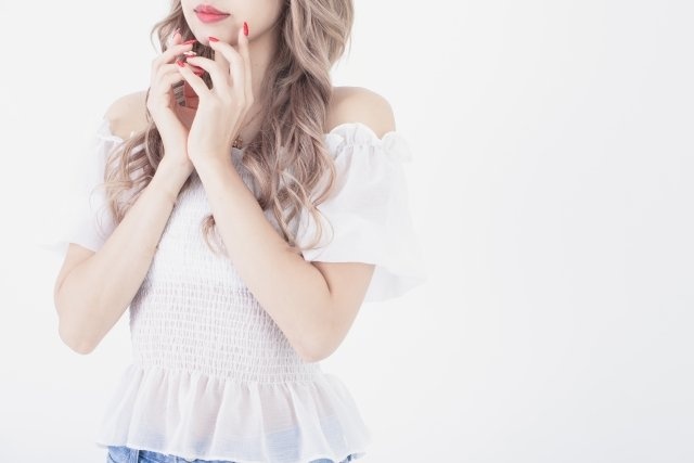「メイクの濃い派手な女子大生が電車で、妊娠9か月の私を睨んでくる。怖くて小さくなっていたけれど」（大阪府・40代女性）