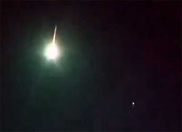 トルコやアルメニア上空で発光物体が空中爆発。その正体は！？
