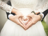 「雪降って地固まる?!」冬に結婚したカップルの方が浮気をしない