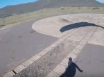 パラグライダーで無事に着地するも、『ある生き物』から手荒な歓迎が…！
