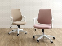 くすみカラーが大人かわいい。女性目線でデザインされた人気チェア、新色登場