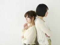 男子が付き合いたいのは、どっち？　「天然女子」or「しっかり女子」　結果は大差で……
