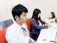 気になる女子ができた時の男子の行動ランキング「2位……何もしない」