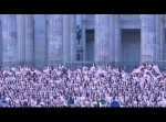 コロンビアの街中で集団ヌード！？　しかし、きちんとした理由があった！！