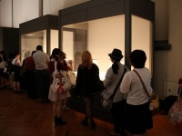 写真は15年5月、東京・国立博物館の「三日月宗近」展示にできた女性客の行列
