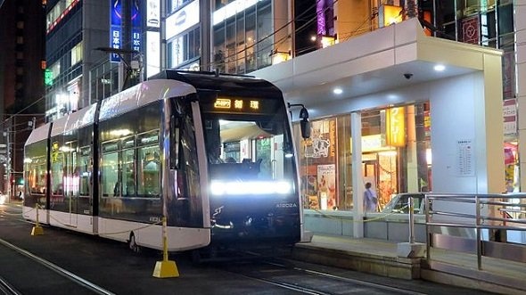 札幌市電・西4丁目停留所（Chuoterminal 02さん撮影、Wikimedia Commons