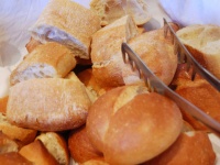 焼きそばパンにクリームパン……日本で工夫された惣菜パン＆菓子パンのルーツは？