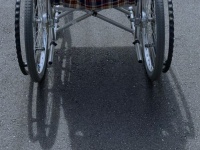 「車椅子で山手線に乗りこもうとする中年男性。『手伝ったほうがいいかな』と思って見ていると...」（千葉県・70代男性）