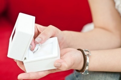 男の本音！　給料3カ月分の婚約指輪を買えますか？