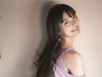 ⒞上坂すみれ2nd写真集「すみれのゆめ」(東京ニュース通信社刊)