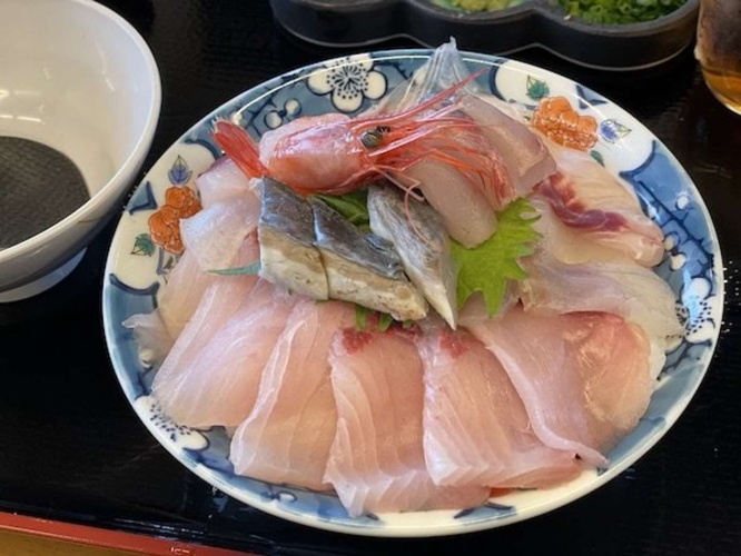 海鮮丼（画像提供：富山市観光協会）