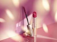 聖なる夜にきらめく赤。OPERAのリップ＆マスカラに限定色が登場