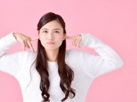 うるさくて眠れない！（画像はイメージ）