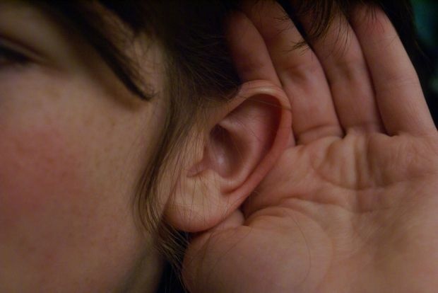 事故現場で「よそ見」してしまうのはなぜ？ 他人の不幸が気になってしまう原因とは