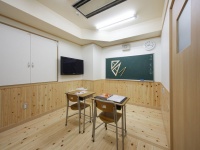 学校教室風の203号室（写真は全て競馬場Us提供）