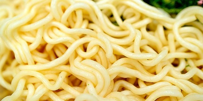湯戻し時間1分の細めの油揚げ麺