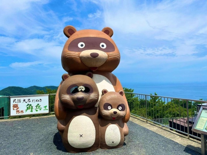 タヌキの顔ハメから...（画像提供：せとくん(陰キャ)(＠seto_1022)さん）