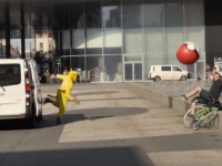 ピカチュウが逆襲！？巨大モンスターボールがプレイヤーが襲うイタズラ動画が話題に
