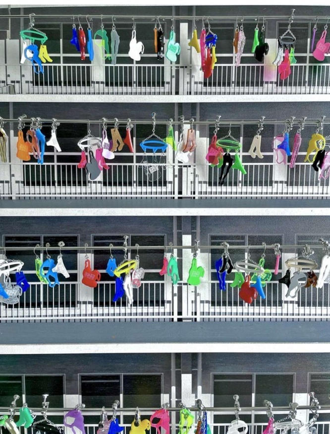 洗濯物型の耳飾りとはユニークだ