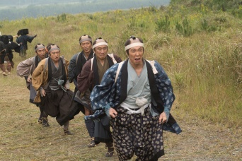 行って帰ってくるだけなのに！　トラブルまみれの往復を描く映画ご紹介　『マッドマックス』に『超高速！参勤交代』などなど