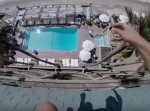 見てるこっちも心臓バクバク！　屋上から着水する男がクレイジーすぎる映像