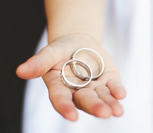 7婚約指輪の相場はいくら？「給料3か月分」は時代遅れ？！