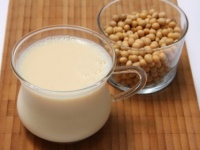「女性ホルモン」を増やすために食べているもの6つ