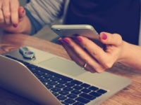 便利だから、ついついね……　アラサー女子の頻出ネット用語5選