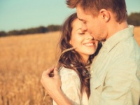 ムフフ、もっと抱きしめて！　「ハグ」で得られる“驚きの効果”とは？