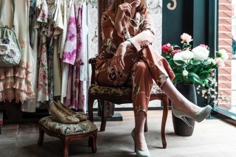 「人前で着替える夢」が暗示すること