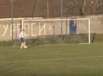 【サッカー】え、この位置で外すの！？　ゴール前で痛恨のシュートミス…