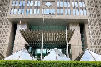 電車で女性教諭の太ももを触る　女子生徒に「不適切メッセージ」100回送信　東京都が教師2人を懲戒処分に…