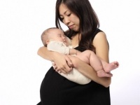 子育て中の妻を放置して浮気って!?　妊娠中や出産後、男性の浮気が発覚したエピソード