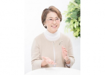 『フェアシンキング (自己肯定感が高まる最強の思考法)』（マキノ出版刊）の著者で、王丸典子さん