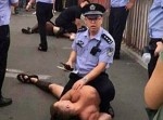 【悲報】１００人のスパルタ人戦士たちが中国警察に取り押さえられる…
