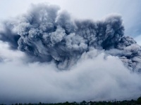 ストレスの危険信号？　「噴火の夢」を見る理由