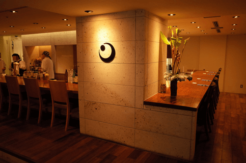 カウンターはオヒトリサマの特権！　洗練された食事と内装に息をのむ東京の料亭5選#4