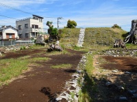 高尾山古墳 (沼津市) 全景（Saigen Jiroさん撮影、Wikimedia Commons