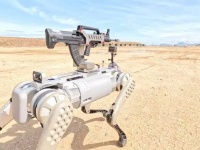 ついにはじまったのか？中国が軍事演習に銃を搭載した犬型ロボットを投入
